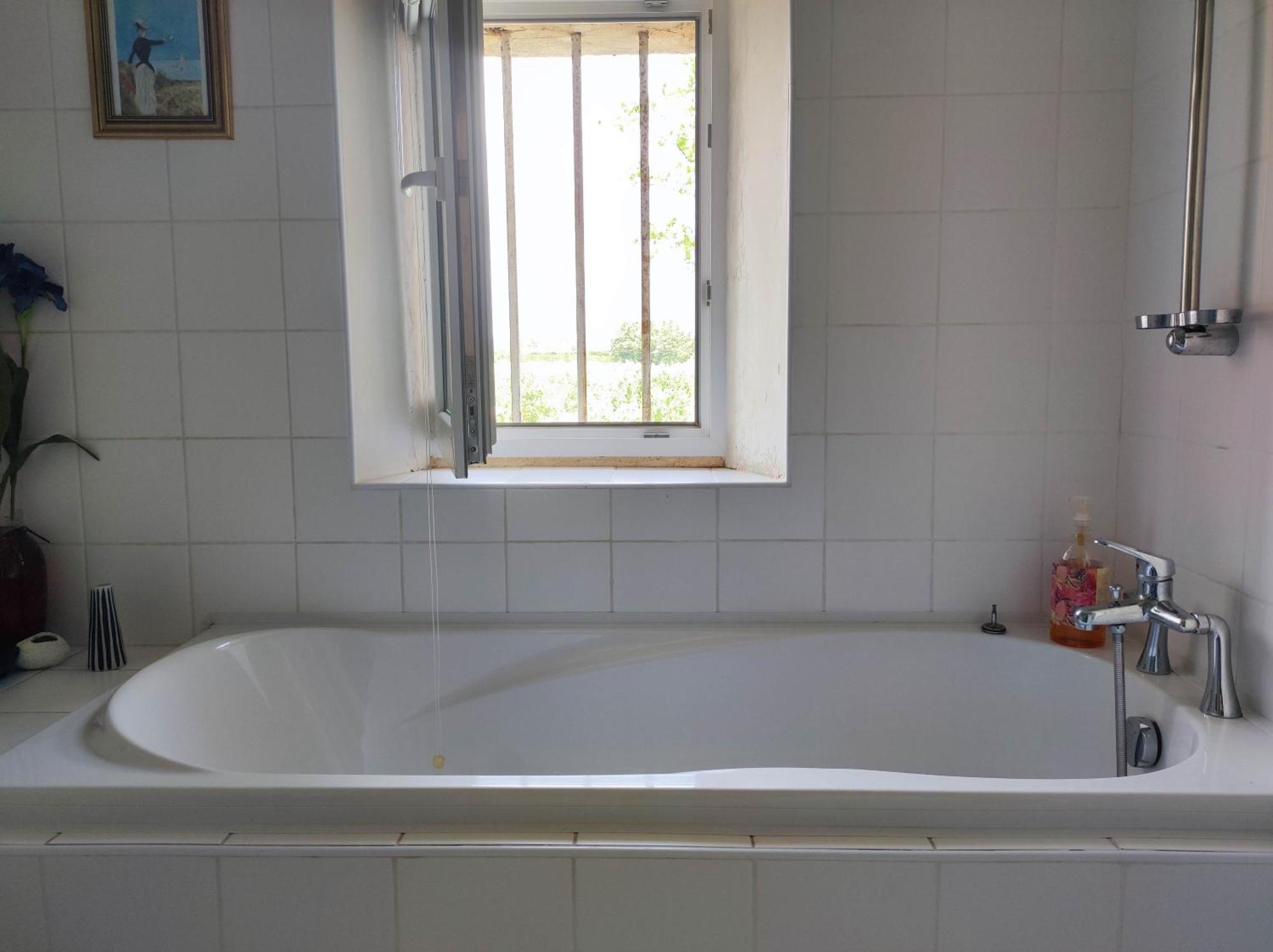 3 Personnes Avec Salle De Bain Dans Mas Du Luberon *