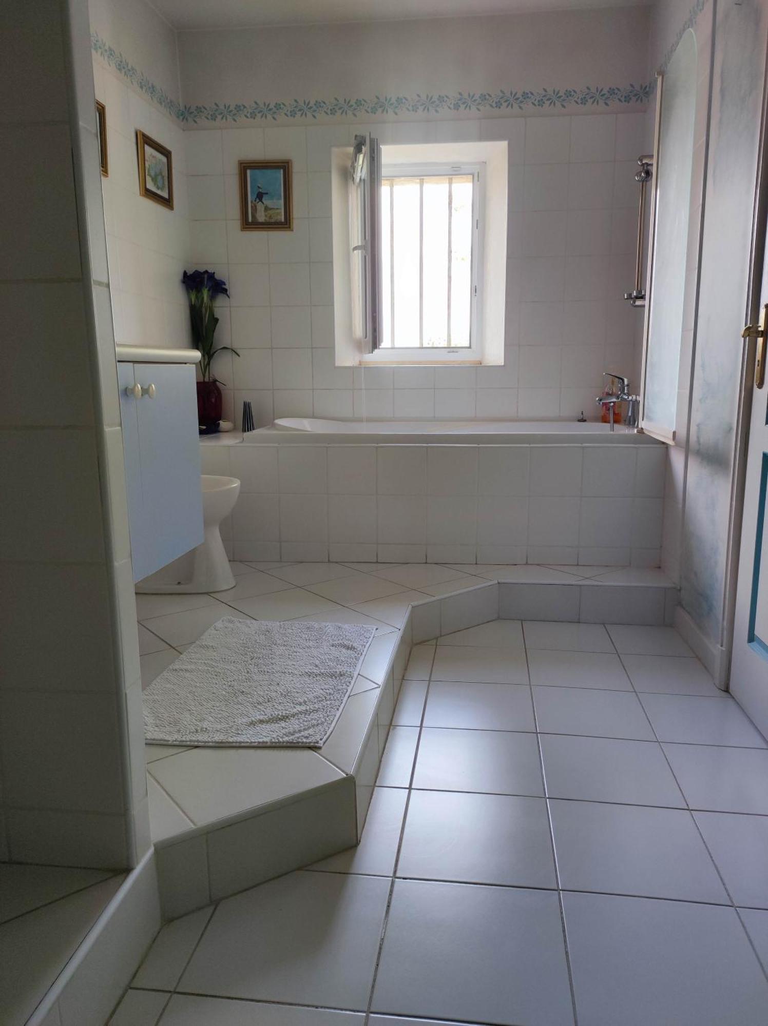3 Personnes Avec Salle De Bain Dans Mas Du Luberon Homestay